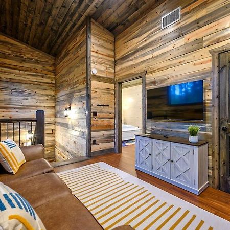 Brand New Luxury 2 Bedroom With Loft And Spa Sleeps 10 Broken Bow Bagian luar foto