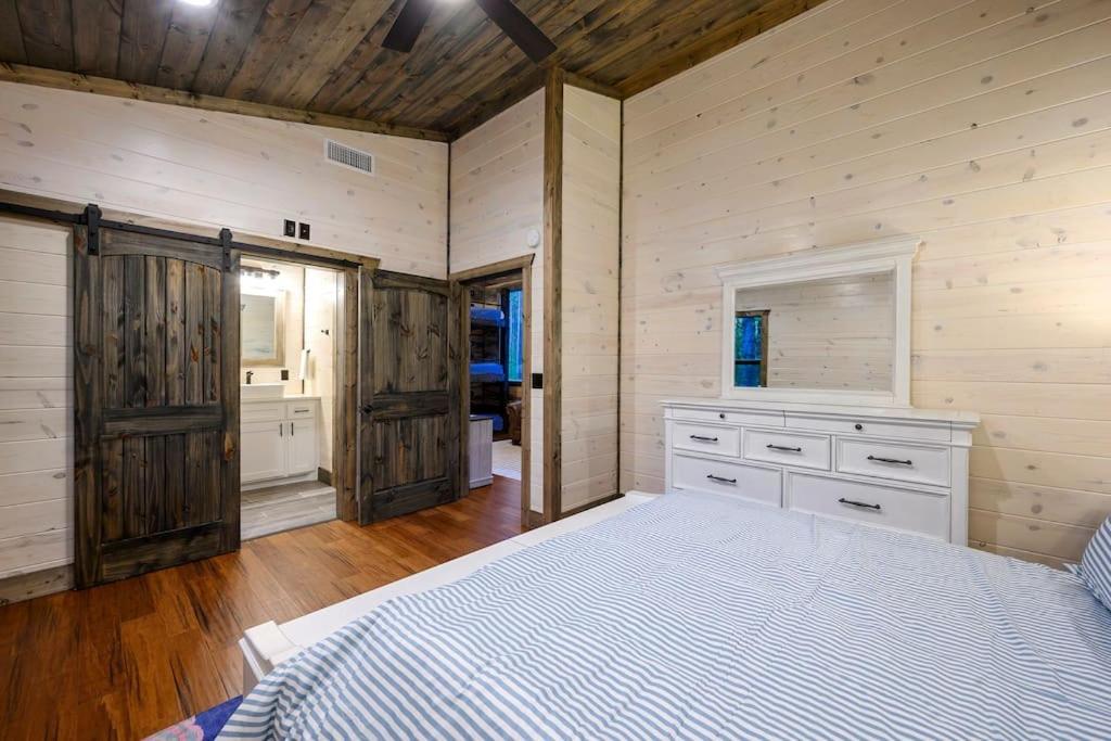Brand New Luxury 2 Bedroom With Loft And Spa Sleeps 10 Broken Bow Bagian luar foto