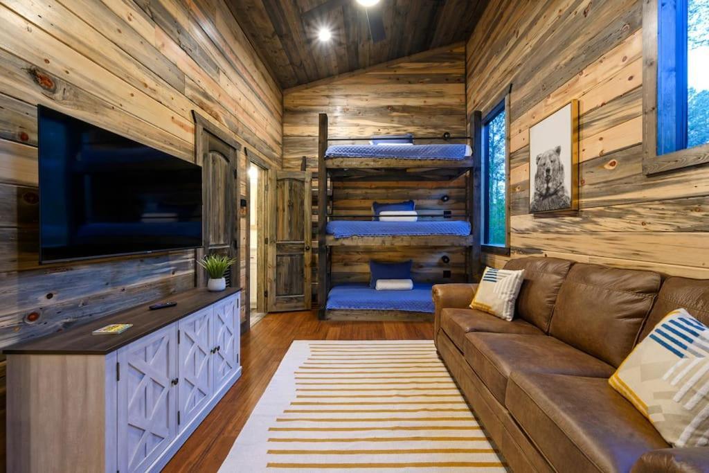 Brand New Luxury 2 Bedroom With Loft And Spa Sleeps 10 Broken Bow Bagian luar foto