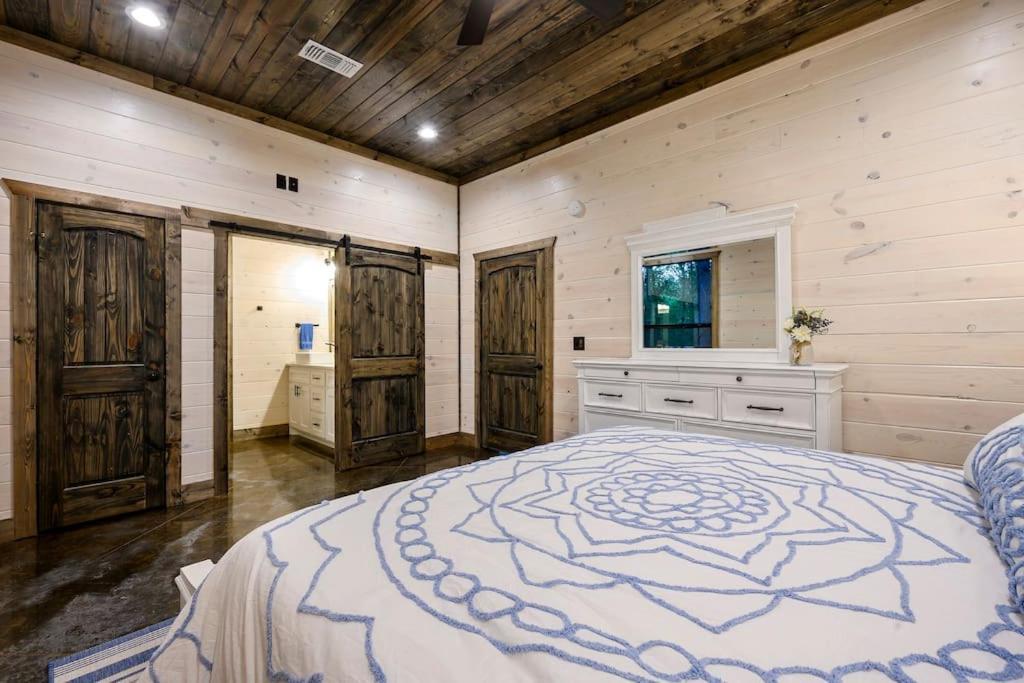 Brand New Luxury 2 Bedroom With Loft And Spa Sleeps 10 Broken Bow Bagian luar foto