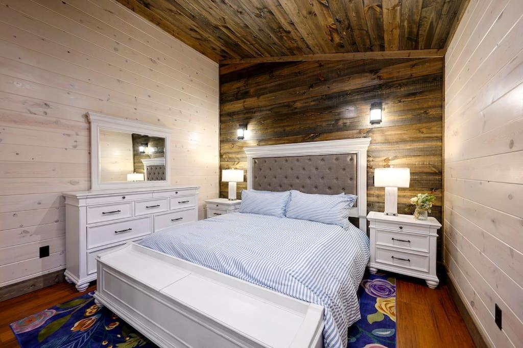 Brand New Luxury 2 Bedroom With Loft And Spa Sleeps 10 Broken Bow Bagian luar foto
